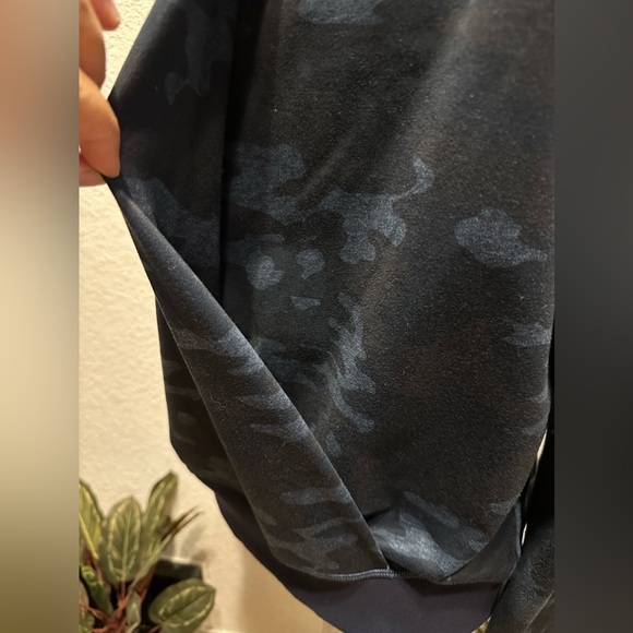 Lululemon Namaskar Zip Hoodie Jacket, Camo Slick Blue, Size 4 - Picture 7 of 8